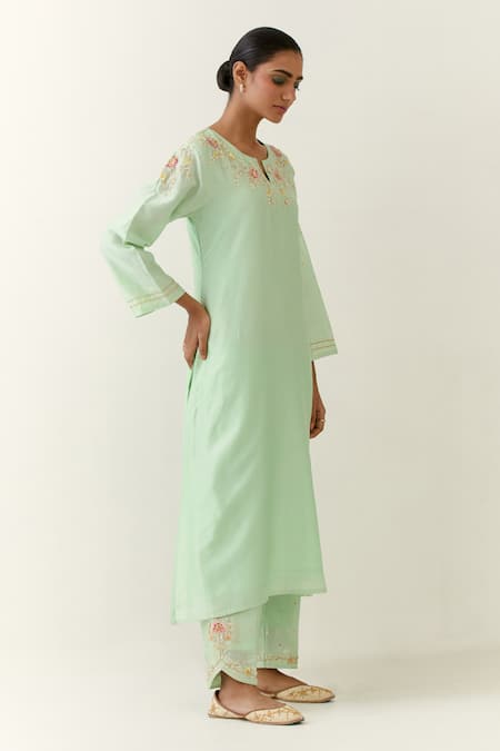 Buy_Anantaa By Roohi_Green Silk, Chanderi Embroidery Split V-neck Kurta _Online_at_Aza_Fashions