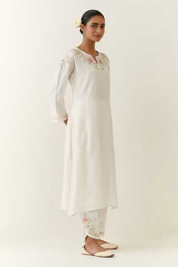 Buy_Anantaa By Roohi_Off White Silk, Chanderi Embroidery Split V-neck Kurta And Palazzo Set 