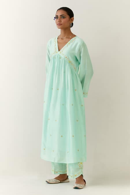 Anantaa By Roohi_Blue Silk, Chanderi Embroidery V-neck V Kurta _Online_at_Aza_Fashions