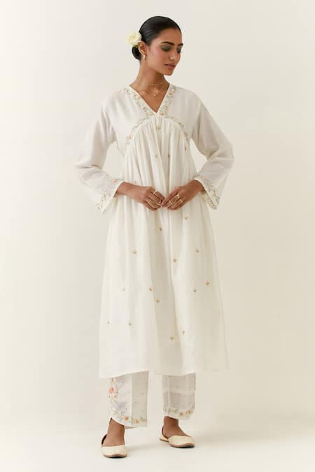 Anantaa By Roohi Off White Silk, Chanderi Embroidery V-neck Floral Kurta And Palazzo Set 