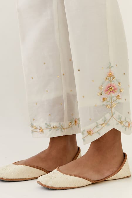 Buy_Anantaa By Roohi_Off White Silk, Chanderi Embroidery V-neck Floral Kurta And Palazzo Set _Online_at_Aza_Fashions