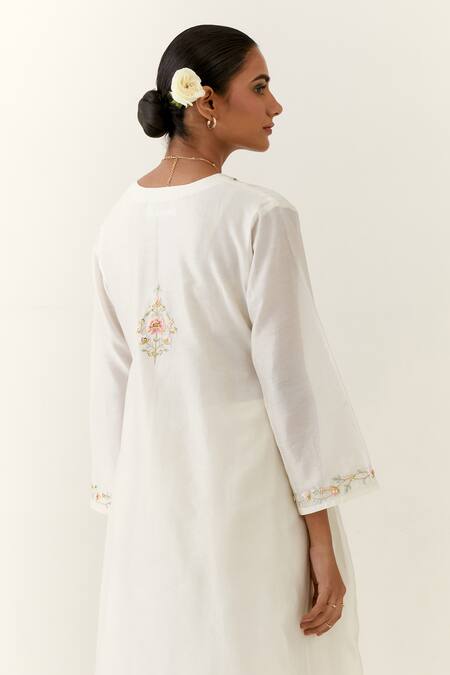 Shop_Anantaa By Roohi_Off White Silk, Chanderi Embroidery V-neck Floral Kurta And Palazzo Set _Online_at_Aza_Fashions