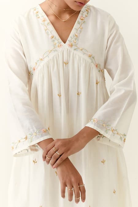 Shop_Anantaa By Roohi_Off White Silk, Chanderi Embroidery V-neck Floral Kurta And Palazzo Set 