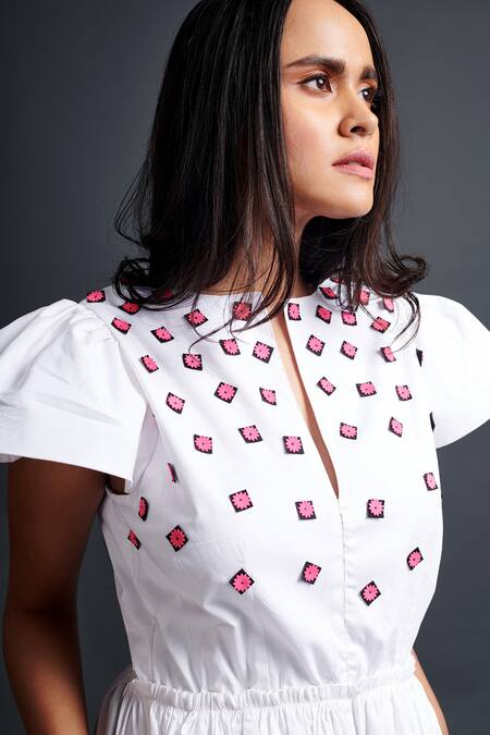 Deepika Arora White Cotton Applique Split V-neck Geometric Embroidered Jumpsuit Online at Aza Fashions Deepika Arora_White Cotton Applique Split V-neck Geometric Embroidered Jumpsuit_Online_at_Aza_Fashions