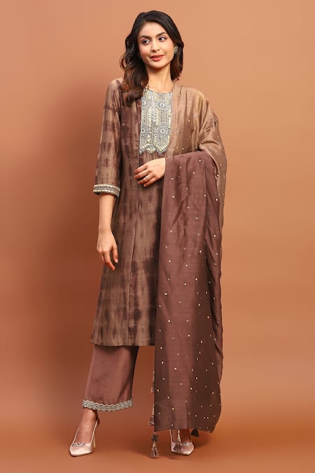 Soniya G Pakistani Embroidered Yoke Kurta Set 