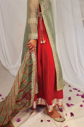 Buy_Kyra By Bhavna_Green Organza, Chanderi Tassels, Embroidery Split V-neck Gota Hand Kurta Set _Online_at_Aza_Fashions