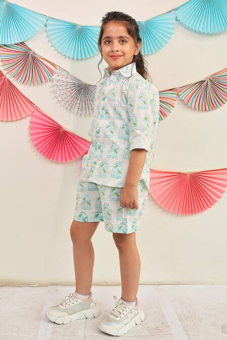 Shop Tiny Colour White Cotton Bird Print Shirt And Shorts Set Online at Aza Fashions Shop_Tiny Colour_White Cotton Bird Print Shirt And Shorts Set _Online_at_Aza_Fashions