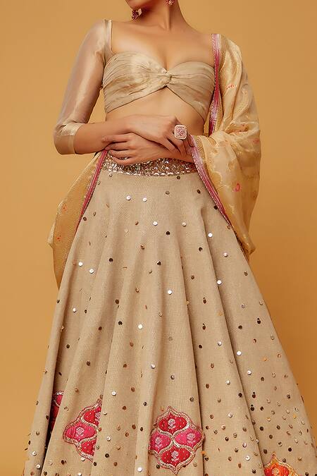 Anita Kanwal Brown Banarasi Embellished Mukaish Sweetheart Neck Quilted Patchwork Lehenga Set Online at Aza Fashions Anita Kanwal_Brown Banarasi Embellished Mukaish Sweetheart Neck Quilted Patchwork Lehenga Set_Online_at_Aza_Fashions