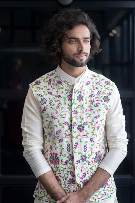 Hilo Design Floral Embroidered Bundi Kurta Set 