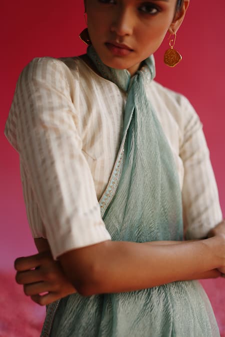 Taisha White Kota Doria, Silk Round Neck Sharad Kadwa Blouse at Aza Fashions Taisha_White Kota Doria, Silk Round Neck Sharad Kadwa Blouse _at_Aza_Fashions