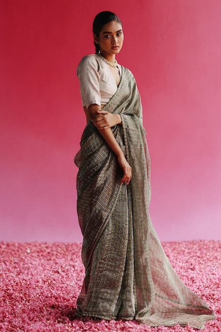 Silver Organza Crushed Tissue Saree Set Design by Payal Singhal at Pernia's  Pop Up Shop 2024