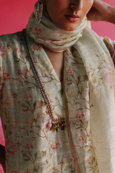 Buy_Taisha_Green Pure Handloom Sequin Weave Fabric Floral Gulbag Dupatta_Online_at_Aza_Fashions