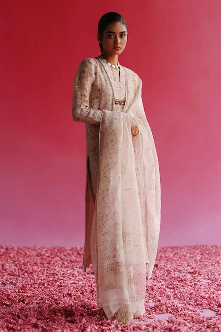 Taisha_Pink Pure Handloom Sequin Weave Fabric Floral Gulbag Rose Pattern Dupatta_Online_at_Aza_Fashions