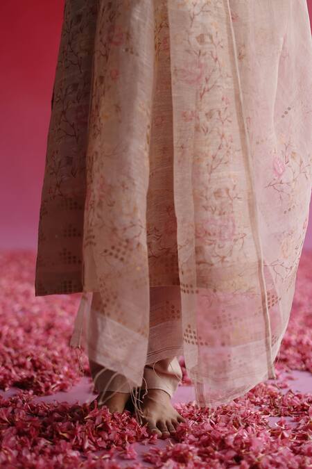 Taisha_Pink Pure Handloom Sequin Weave Fabric Floral Gulbag Rose Pattern Dupatta_at_Aza_Fashions