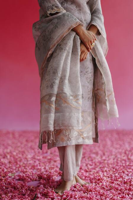 Taisha_Grey Handloom Cotton Embroidery Swaroop Floral Pattern Dupatta _at_Aza_Fashions
