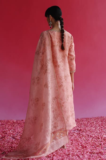 Shop Taisha Pink Handloom Cotton Embroidery Swaroop Dupatta at Aza Fashions Shop_Taisha_Pink Handloom Cotton Embroidery Swaroop Dupatta _at_Aza_Fashions