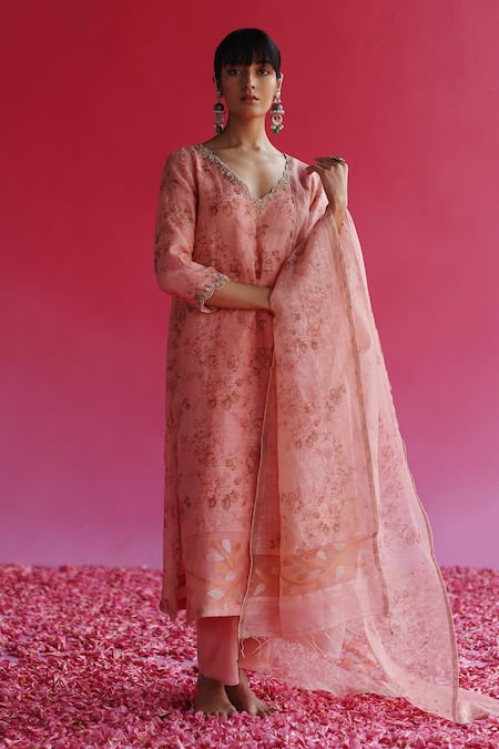 Taisha Pink Handloom Cotton Embroidery Swaroop Dupatta Online at Aza Fashions Taisha_Pink Handloom Cotton Embroidery Swaroop Dupatta _Online_at_Aza_Fashions