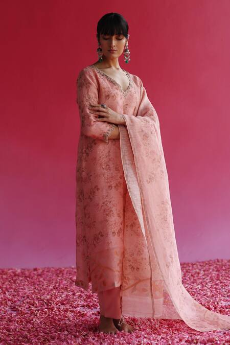 Buy Taisha Pink Handloom Cotton Embroidery Swaroop Dupatta Online at Aza Fashions Buy_Taisha_Pink Handloom Cotton Embroidery Swaroop Dupatta _Online_at_Aza_Fashions