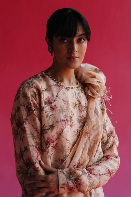 Taisha_Pink Handloom Cotton Embroidery Aacho Woven Dupatta _at_Aza_Fashions