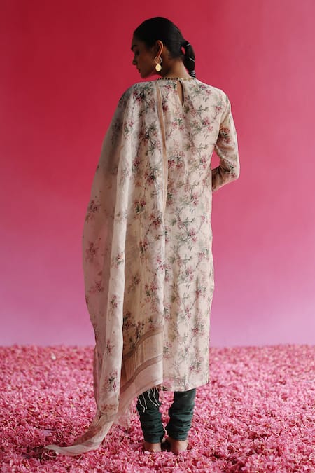 Shop Taisha White Handloom Cotton Embroidery Aacho Dupatta at Aza Fashions Shop_Taisha_White Handloom Cotton Embroidery Aacho Dupatta _at_Aza_Fashions