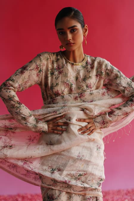 Taisha White Handloom Cotton Embroidery Aacho Dupatta Online at Aza Fashions Taisha_White Handloom Cotton Embroidery Aacho Dupatta _Online_at_Aza_Fashions