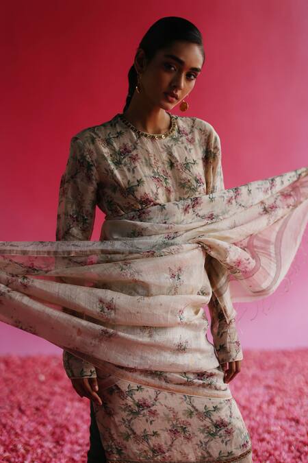 Buy Taisha White Handloom Cotton Embroidery Aacho Dupatta Online at Aza Fashions Buy_Taisha_White Handloom Cotton Embroidery Aacho Dupatta _Online_at_Aza_Fashions