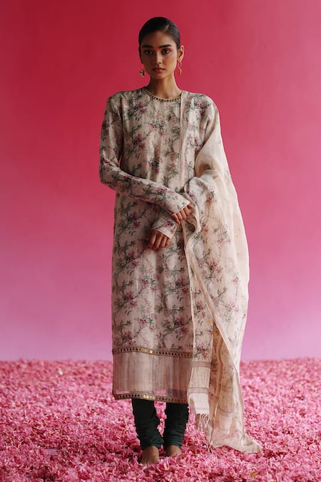 Shop Taisha White Handloom Cotton Embroidery Aacho Dupatta Online at Aza Fashions Shop_Taisha_White Handloom Cotton Embroidery Aacho Dupatta _Online_at_Aza_Fashions