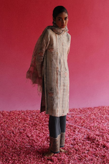 Shop Taisha Cream Handloom Cotton Embroidery Bhuman Blossom Pattern Dupatta at Aza Fashions Shop_Taisha_Cream Handloom Cotton Embroidery Bhuman Blossom Pattern Dupatta _at_Aza_Fashions