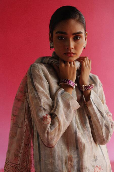 Shop Taisha Cream Handloom Cotton Embroidery Bhuman Blossom Pattern Dupatta Online at Aza Fashions Shop_Taisha_Cream Handloom Cotton Embroidery Bhuman Blossom Pattern Dupatta _Online_at_Aza_Fashions