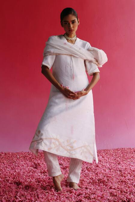 Shop_Taisha_White Weave Fabric Woven Palash Dupatta_at_Aza_Fashions