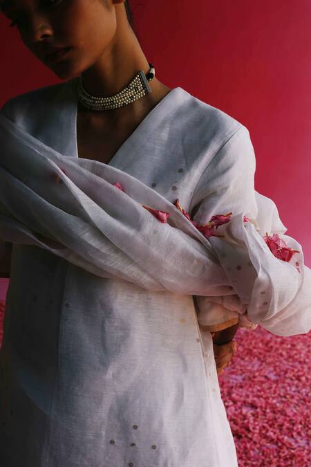 Taisha_White Weave Fabric Woven Palash Dupatta_at_Aza_Fashions