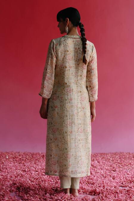 Shop Taisha Green Linen, Silk Sequins V-neck Gulbag Rosette Pattern Kurta at Aza Fashions Shop_Taisha_Green Linen, Silk Sequins V-neck Gulbag Rosette Pattern Kurta _at_Aza_Fashions