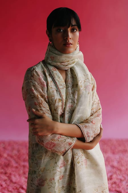 Shop Taisha Green Linen, Silk Sequins V-neck Gulbag Rosette Pattern Kurta Online at Aza Fashions Shop_Taisha_Green Linen, Silk Sequins V-neck Gulbag Rosette Pattern Kurta _Online_at_Aza_Fashions