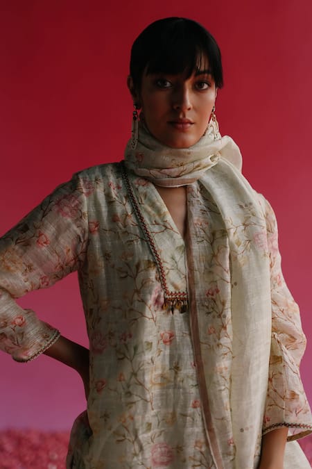 Taisha Green Linen, Silk Sequins V-neck Gulbag Rosette Pattern Kurta at Aza Fashions Taisha_Green Linen, Silk Sequins V-neck Gulbag Rosette Pattern Kurta _at_Aza_Fashions