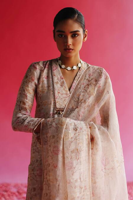Shop_Taisha_Pink Linen, Silk Embroidery, Sequins V-neck Rose Pattern Kurta _Online_at_Aza_Fashions