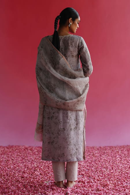 Shop Taisha Grey Linen, Silk Embroidery, Sequins Swaroop Handloom Floral Pattern Kurta at Aza Fashions Shop_Taisha_Grey Linen, Silk Embroidery, Sequins Swaroop Handloom Floral Pattern Kurta _at_Aza_Fashions