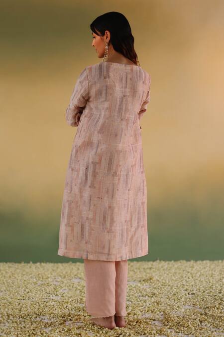 Shop Taisha Pink Linen, , Handloom Tassels Sattva Geometric Woven Kurta Set at Aza Fashions Shop_Taisha_Pink Linen, , Handloom Tassels Sattva Geometric Woven Kurta Set _at_Aza_Fashions