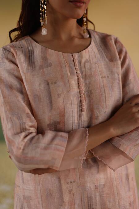 Shop Taisha Pink Linen, , Handloom Tassels Sattva Geometric Woven Kurta Set Online at Aza Fashions Shop_Taisha_Pink Linen, , Handloom Tassels Sattva Geometric Woven Kurta Set _Online_at_Aza_Fashions