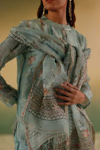 Taisha Green Linen, , Handloom Bhuman Stripe Woven Kurta Pant Set at Aza Fashions Taisha_Green Linen, , Handloom Bhuman Stripe Woven Kurta Pant Set _at_Aza_Fashions