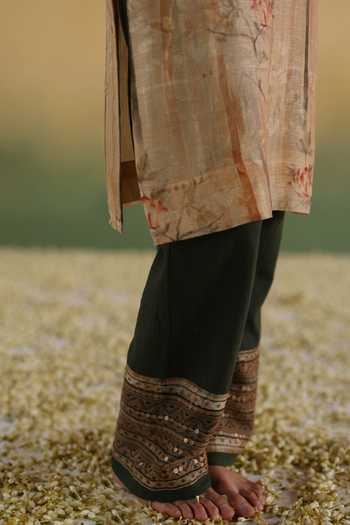 Buy_Taisha_Yellow Linen, Silk, , Handloom Bhuman Geometric Woven Kurta Set _Online_at_Aza_Fashions