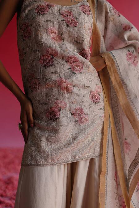 Taisha_White Silk, , Chanderi, Handloom Embroidery, Sneh Thread Kurta Set _at_Aza_Fashions