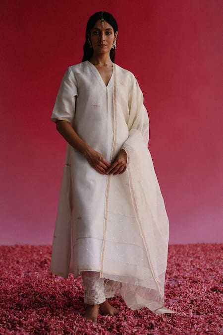 Taisha Mogra Handloom Kurta Set 