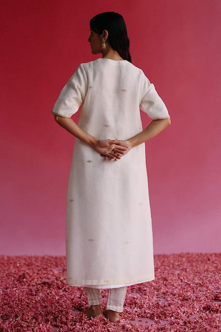 Taisha Geometric Embroidered Kurta Set 