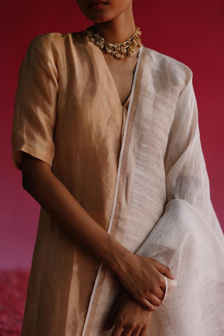 Buy_Taisha_Gold Silk, Linen V-neck V Woven Kurta Set _Online_at_Aza_Fashions