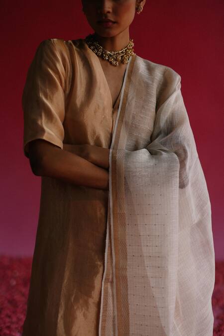 Taisha_Gold Silk, Linen V-neck V Woven Kurta Set _at_Aza_Fashions