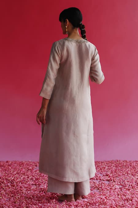 Shop_Taisha_Grey Silk Zari, Embroidery V-neck Kaljo Flower Placket Kurta _at_Aza_Fashions