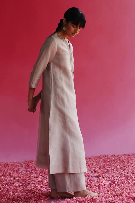 Taisha_Grey Silk Zari, Embroidery V-neck Kaljo Flower Placket Kurta _Online_at_Aza_Fashions