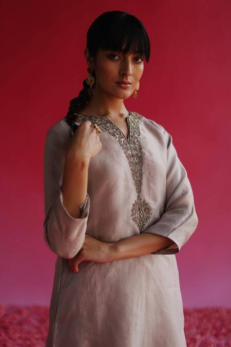 Buy_Taisha_Grey Silk Zari, Embroidery V-neck Kaljo Flower Placket Kurta _Online_at_Aza_Fashions