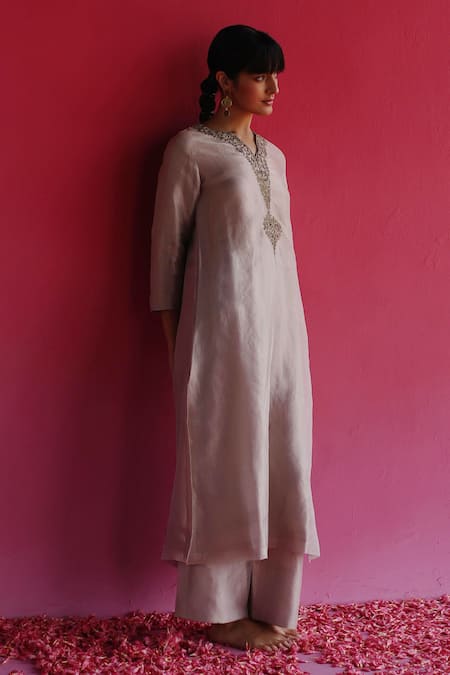 Taisha_Grey Silk Zari, Embroidery V-neck Kaljo Flower Placket Kurta _at_Aza_Fashions