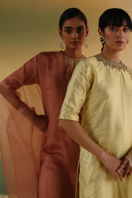 Taisha Pink Silk Zari, Embroidery Round Neck Manjari Placement Work Kurta Online at Aza Fashions Taisha_Pink Silk Zari, Embroidery Round Neck Manjari Placement Work Kurta _Online_at_Aza_Fashions